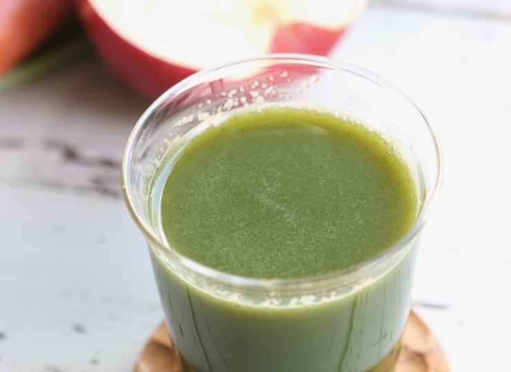 緑黄色野菜とりんごのジュース