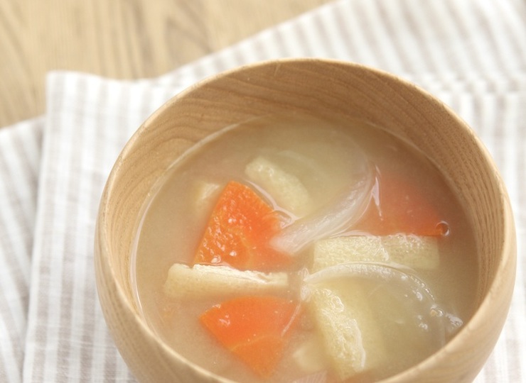 玉ねぎとにんじんのみそ汁