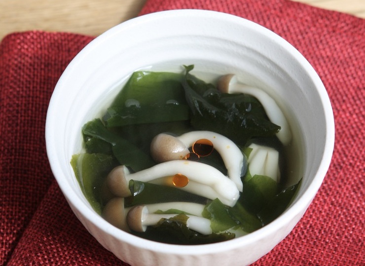 しめじとわかめ中華スープ