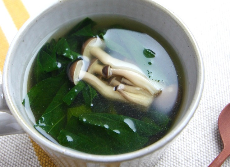 小松菜としめじのコンソメスープ
