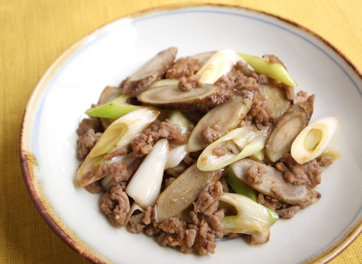 豚ひき肉とごぼうの辛みそ炒め