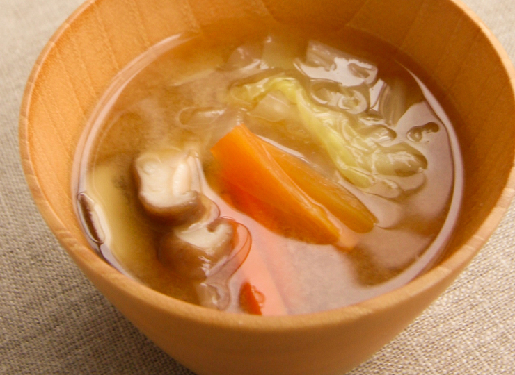白菜とにんじんのみそ汁