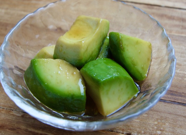 アボカドのしょうゆ漬け