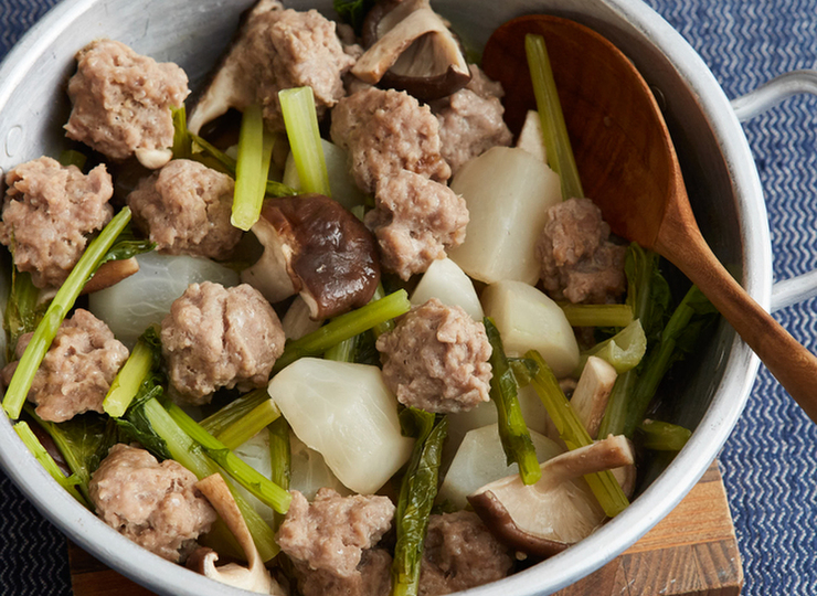 肉団子・かぶ・しいたけの蒸し鍋