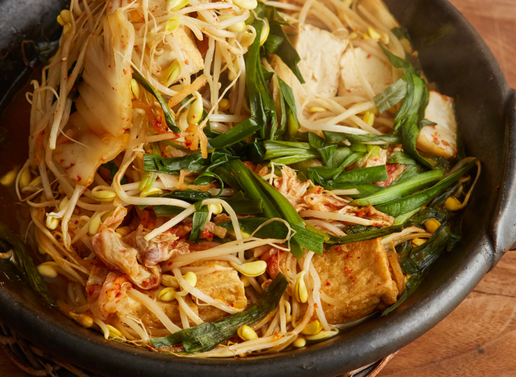 厚揚げ・大豆もやし・にらのキムチ蒸し鍋