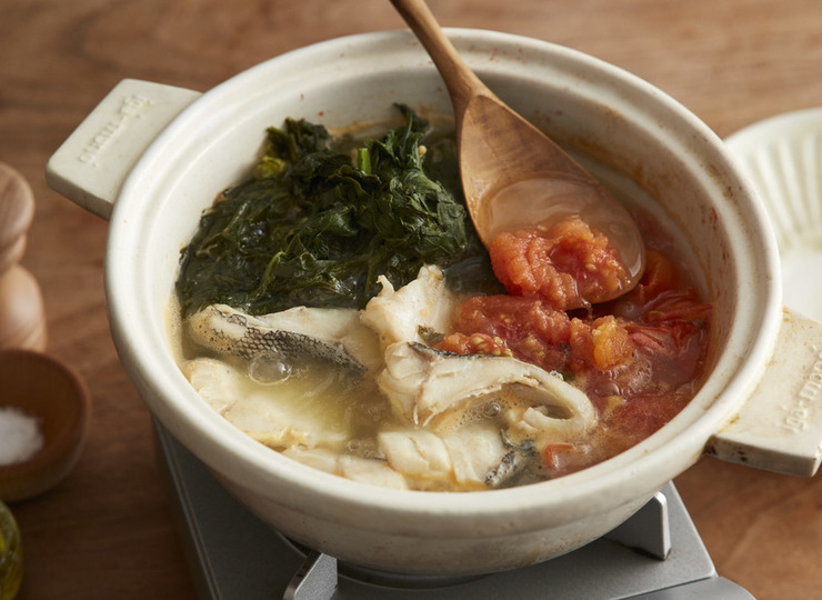 たら・トマト・春菊のオリーブ鍋