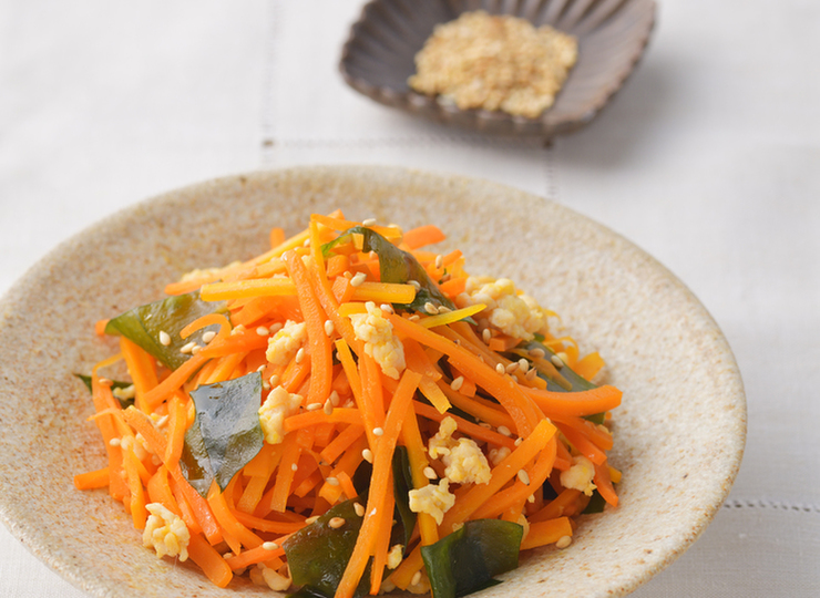 にんじんとわかめのおかずきんぴら