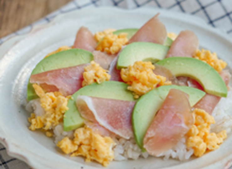 生ハムとアボカドの洋風ちらし寿司
