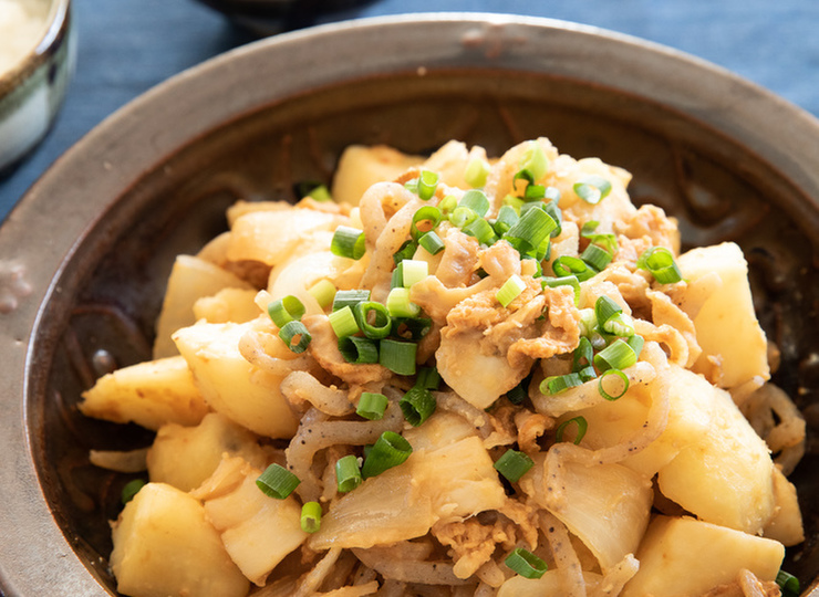 ほたて、じゃがいも、こんにゃくのみそ炒め