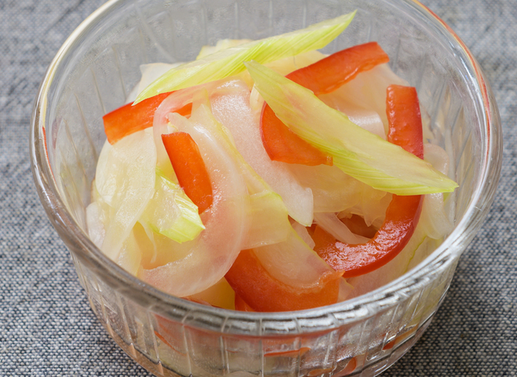 新玉ねぎとセロリのマリネ