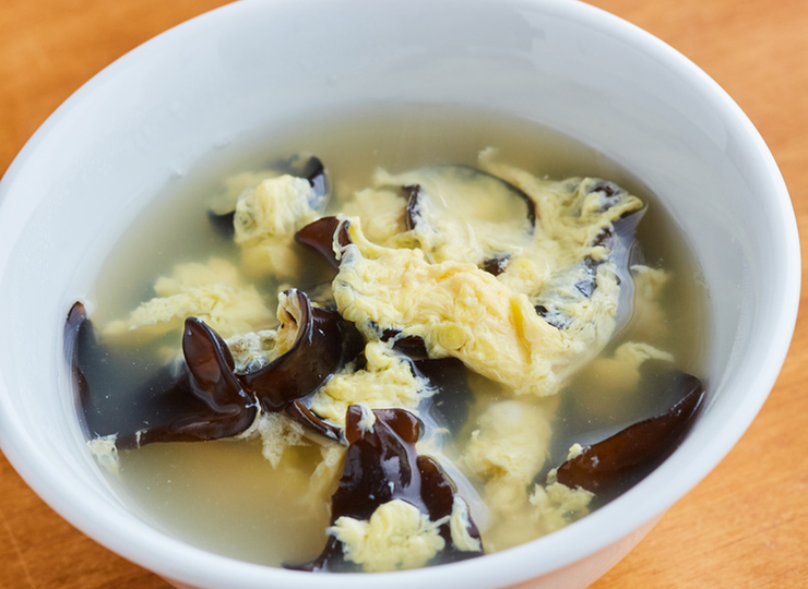 ふんわり卵ときくらげの中華スープ