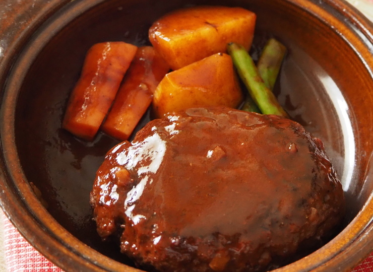 脂質を抑えた 煮込みハンバーグ