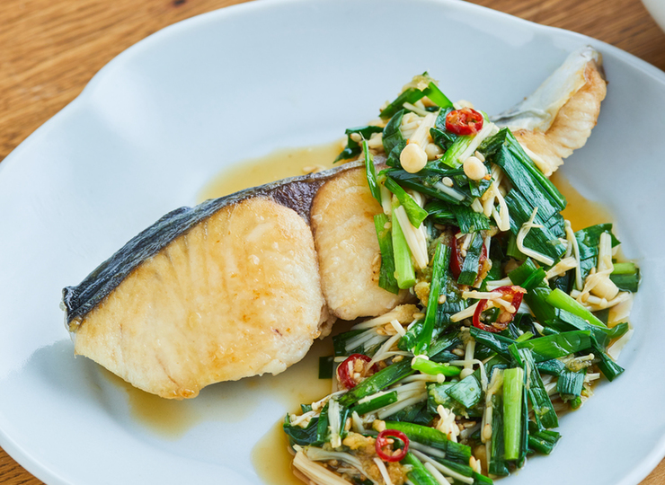 焼きさわらのにらソースがけ