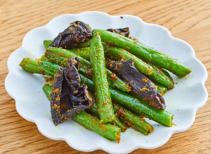 冷凍いんげんときくらげのカレー炒め