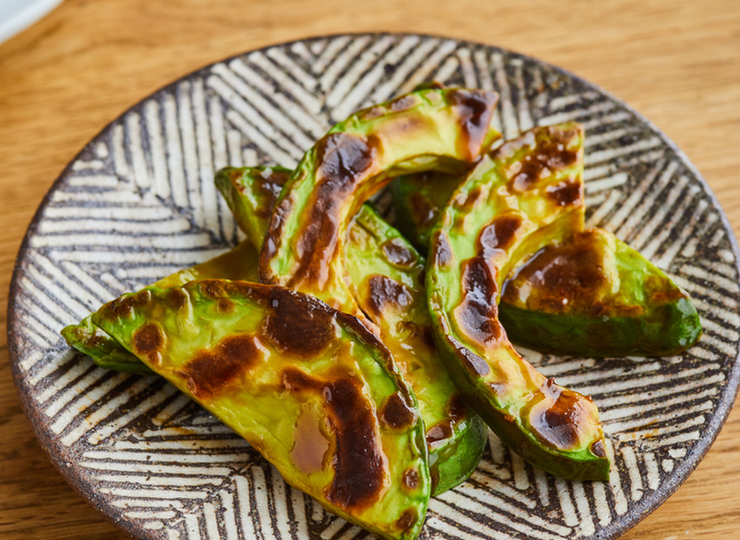 こんがり香ばしい 焼きアボカド