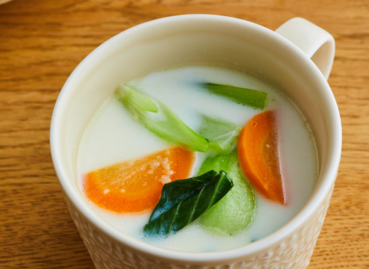 チンゲン菜と人参のミルクスープ