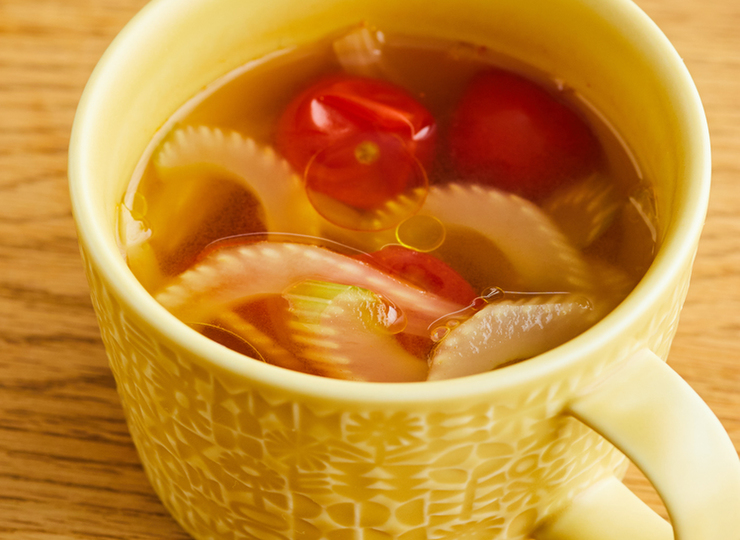 ミニトマトとセロリのコンソメスープ