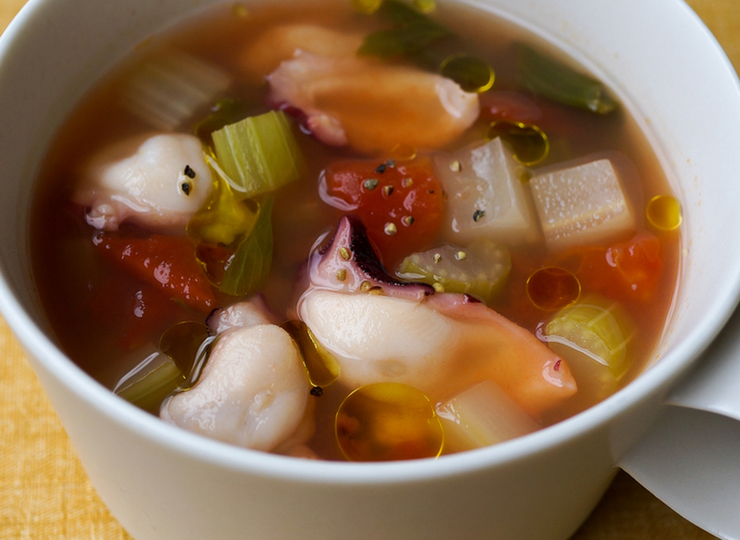 たことセロリの具だくさんトマトスープ