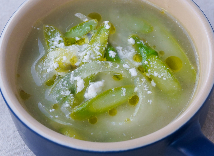 アスパラと玉ねぎのヨーグルトスープ