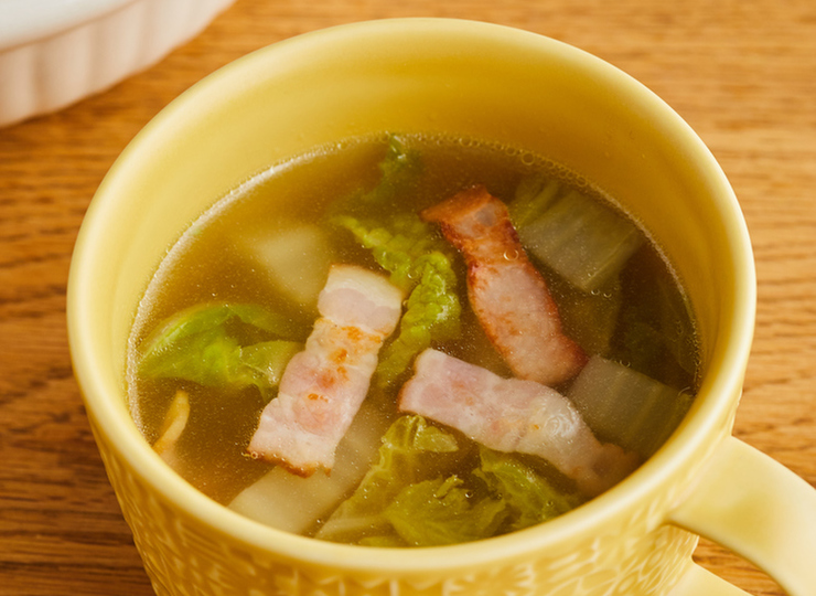 ベーコンと白菜のコンソメスープ