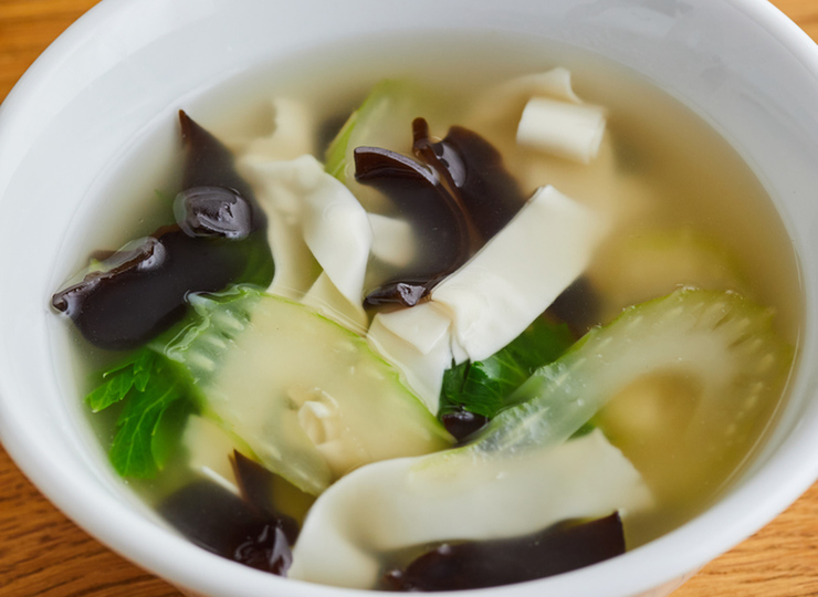 セロリときくらげのヌードルスープ