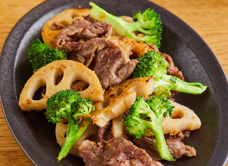 牛肉とれんこんのしょうが炒め