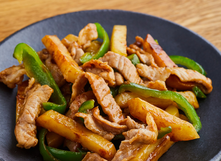 豚もも肉とじゃがいものチンジャオロース