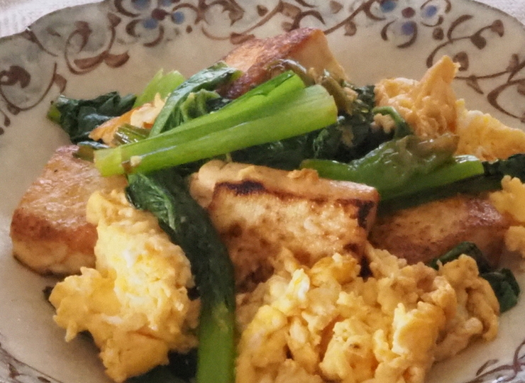 豆腐と小松菜のふわふわ卵炒め