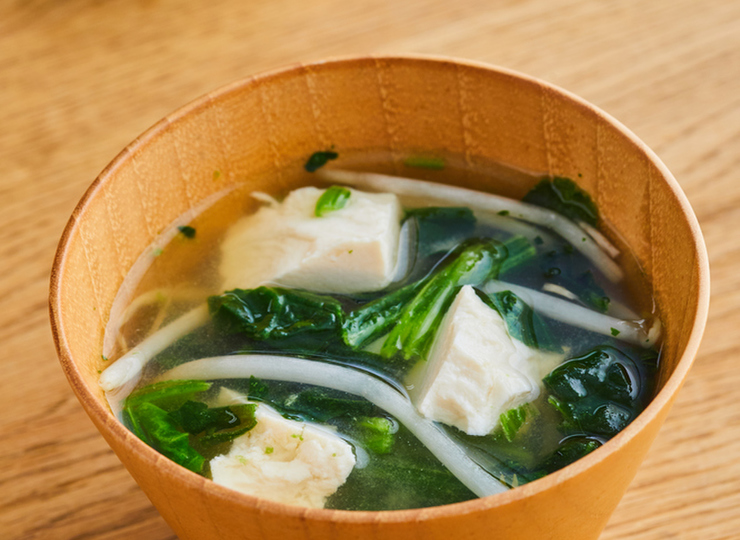 ちぎり豆腐とほうれん草のみそ汁