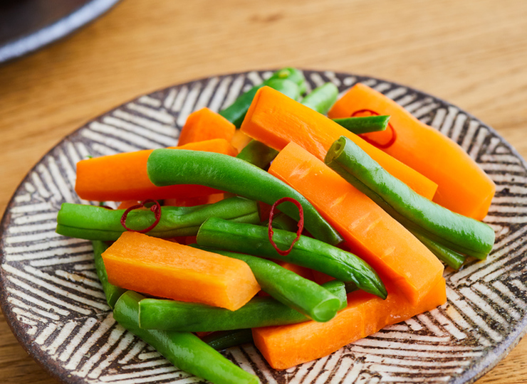 電子レンジで にんじんとさやいんげんのピリ辛蒸し