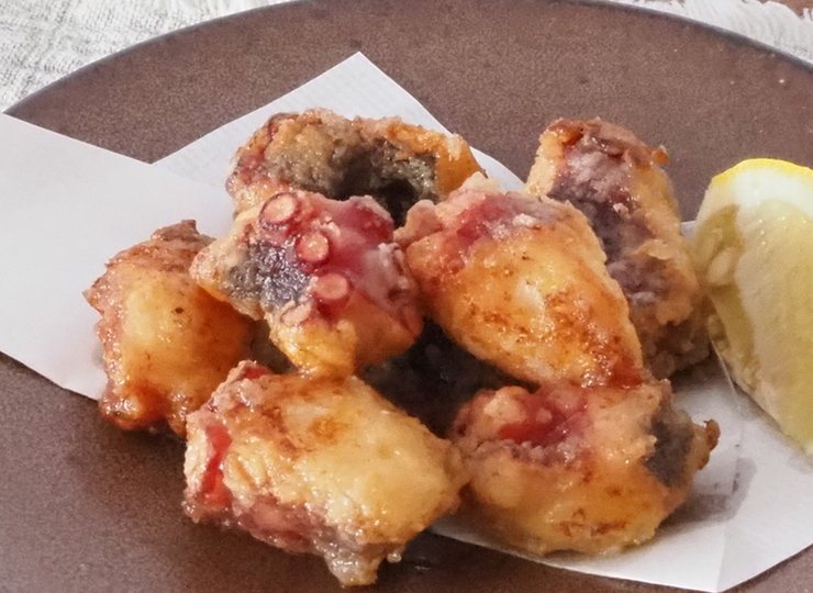 からっと揚がった たこの唐揚げ