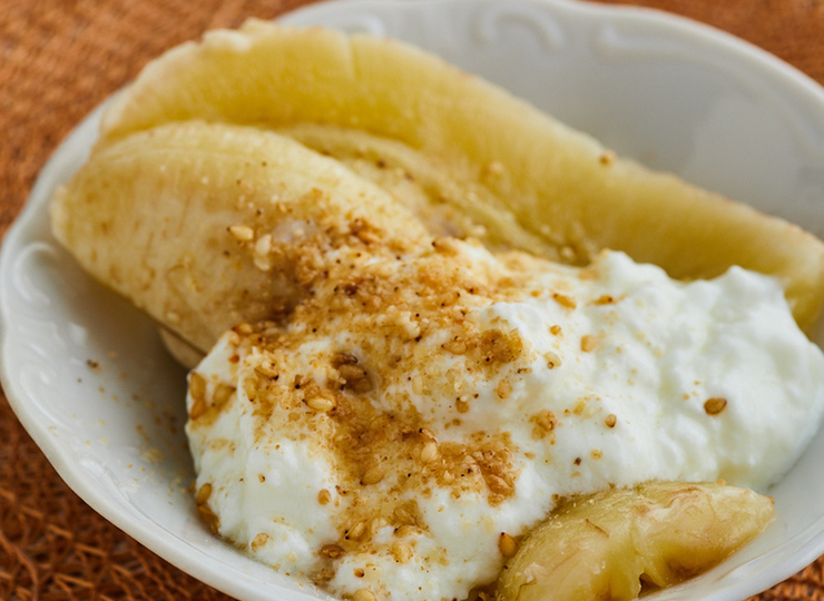 ホットバナナのごまヨーグルトがけ