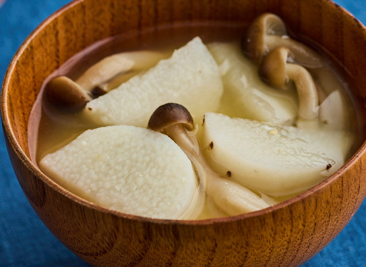 長いもとしめじのみそ汁