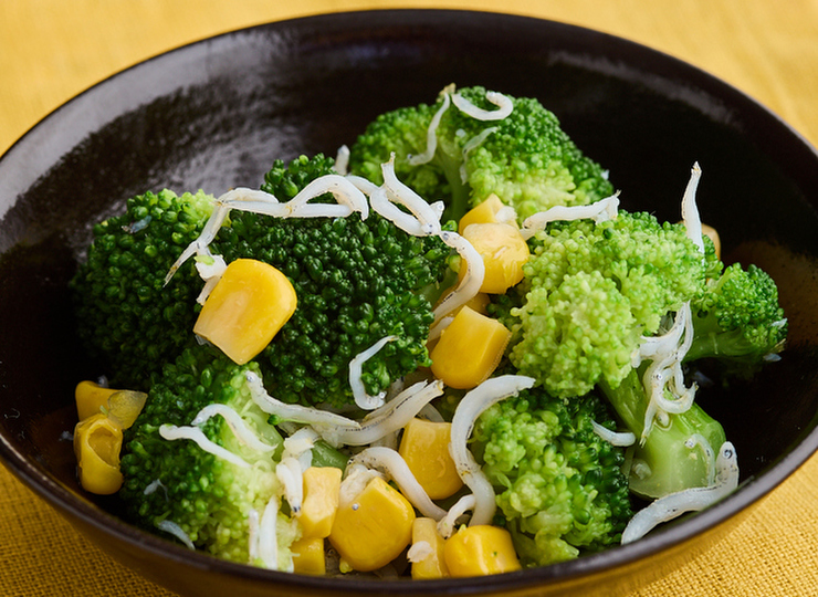 ブロッコリーとコーンのしらすあえ