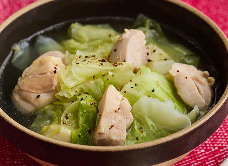 たっぷりキャベツと鶏肉のうま塩スープ