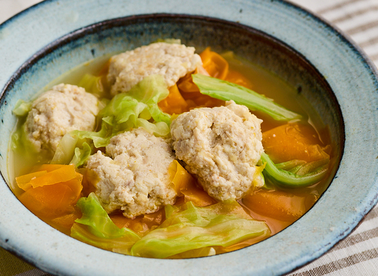 豆腐鶏団子と野菜の中華スープ