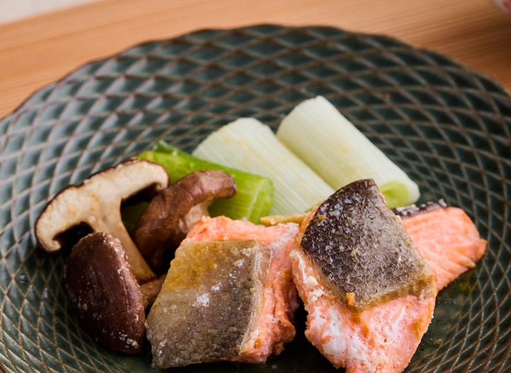 鮭と長ねぎの塩麹蒸し