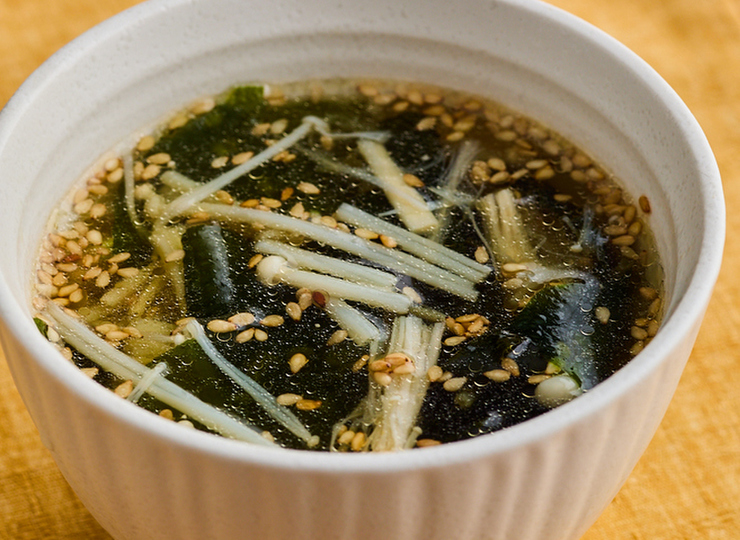 包丁いらず えのきとわかめの中華スープ