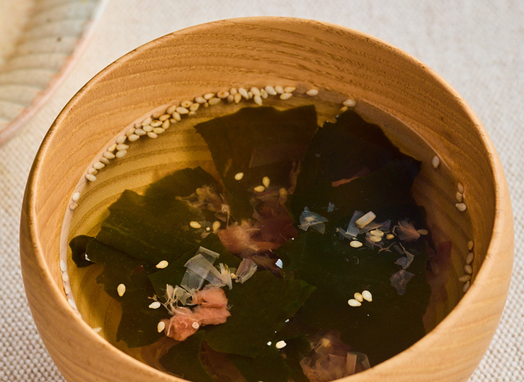 お湯を注ぐだけ わかめと梅のスープ