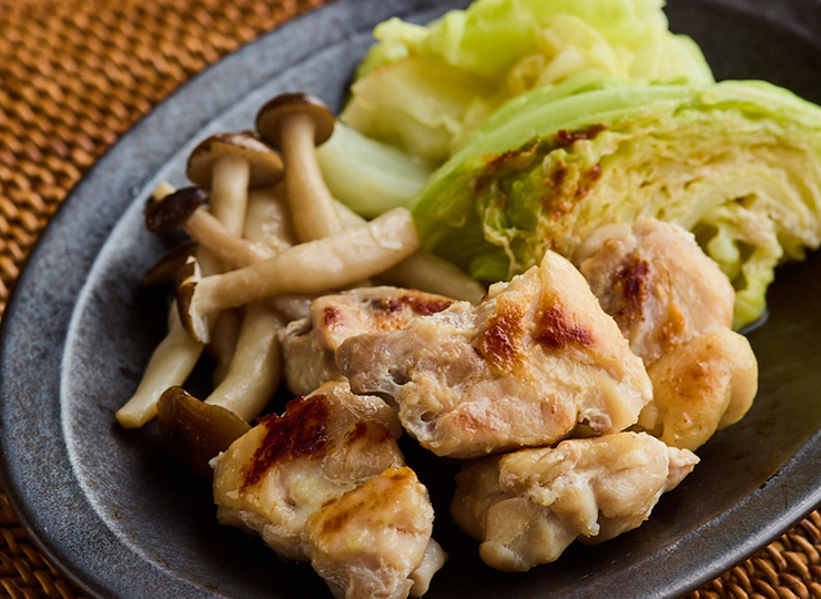 鶏肉とキャベツの塩蒸し焼き