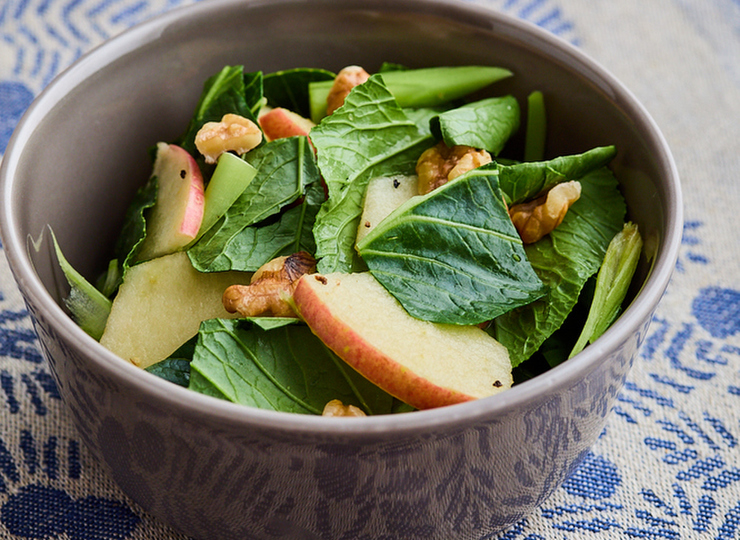 小松菜とりんごのサラダ
