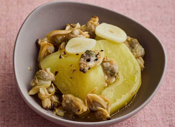 あさりとじゃがいものオイル蒸し