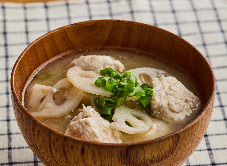 鶏団子とれんこんのみそ汁