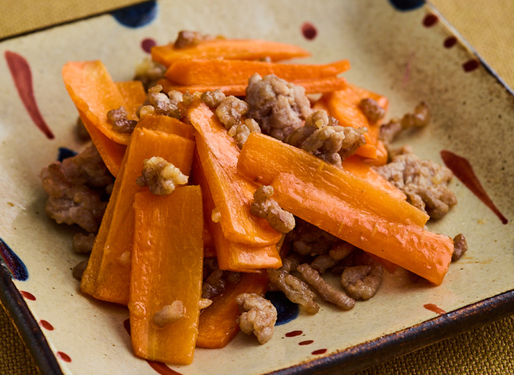 ひき肉とにんじんのオイスター炒め