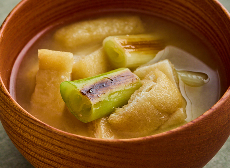 焼きねぎと油揚げのみそ汁