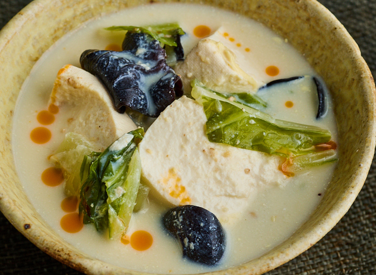 豆腐と白菜のうま辛豆乳スープ