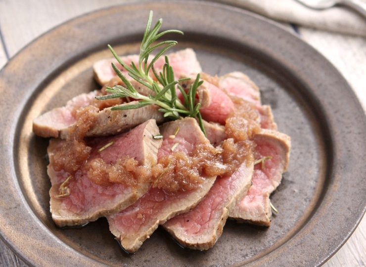 簡単ローストビーフ こく旨玉ねぎソース