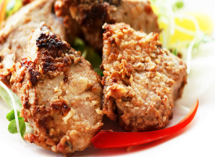 カツオのキムチから揚げ たっぷり生野菜添え