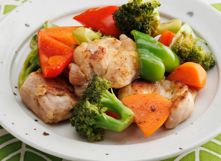 鶏肉と彩り野菜の黒酢炒め