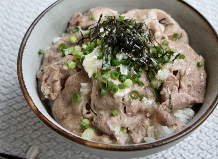 ねぎ塩レモン 豚丼